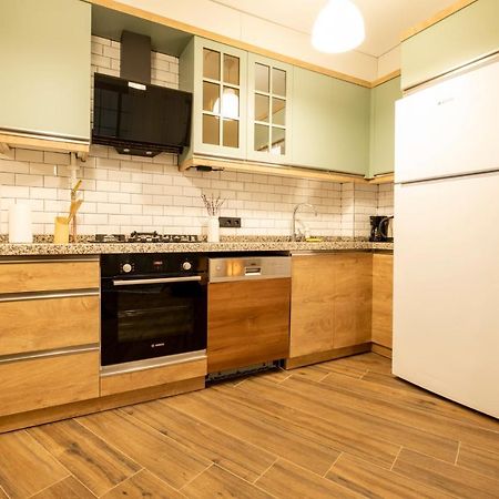 Spacious And Comfy 2Br In The Heart Of Cihangir Appartement Istanboel Buitenkant foto