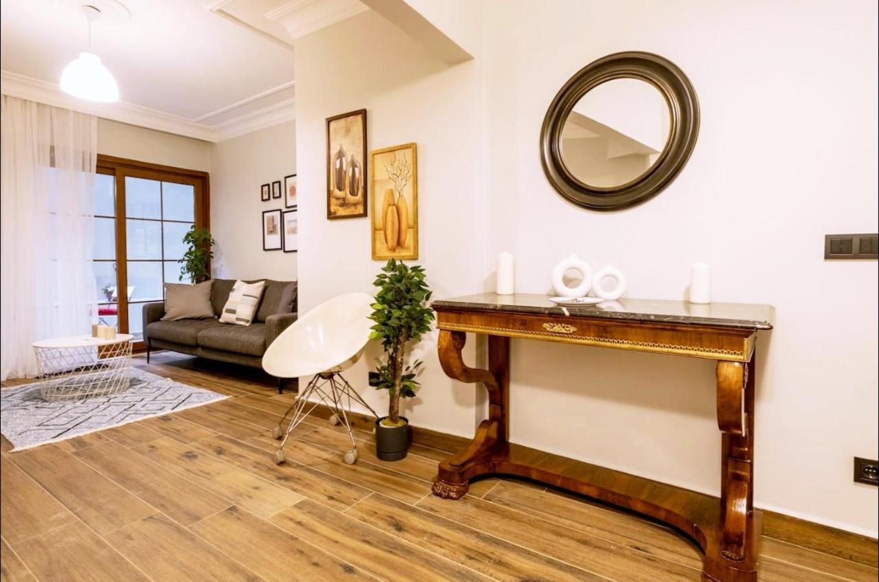 Spacious And Comfy 2Br In The Heart Of Cihangir Appartement Istanboel Buitenkant foto
