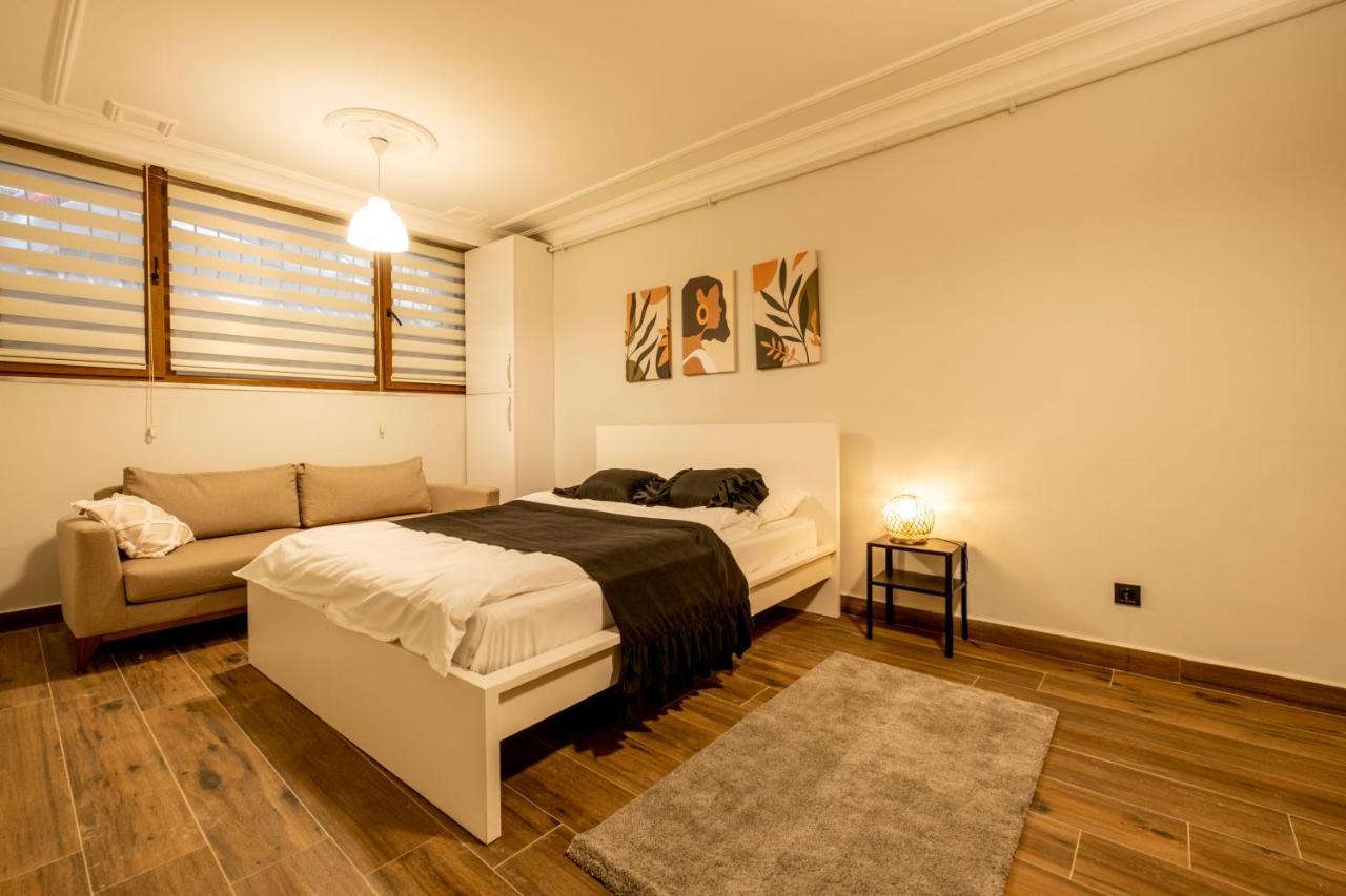 Spacious And Comfy 2Br In The Heart Of Cihangir Appartement Istanboel Buitenkant foto