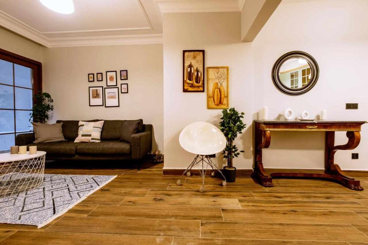 Spacious And Comfy 2Br In The Heart Of Cihangir Appartement Istanboel Buitenkant foto