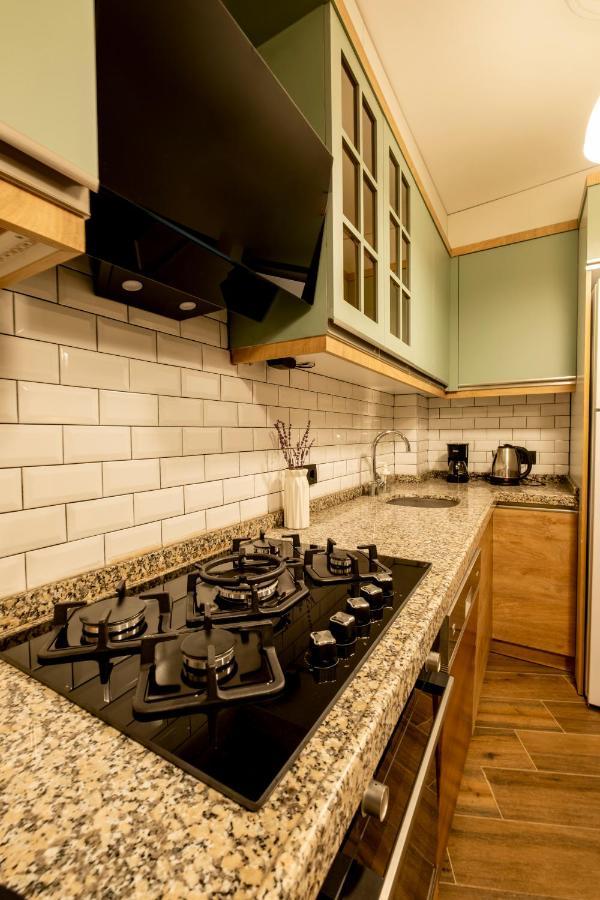 Spacious And Comfy 2Br In The Heart Of Cihangir Appartement Istanboel Buitenkant foto