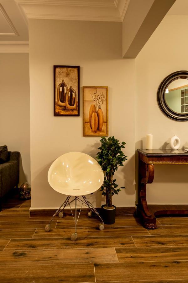 Spacious And Comfy 2Br In The Heart Of Cihangir Appartement Istanboel Buitenkant foto
